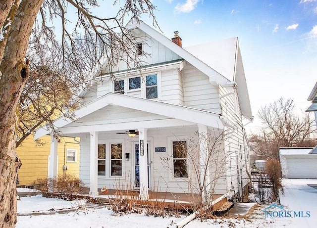 view of front of property featuring a porch