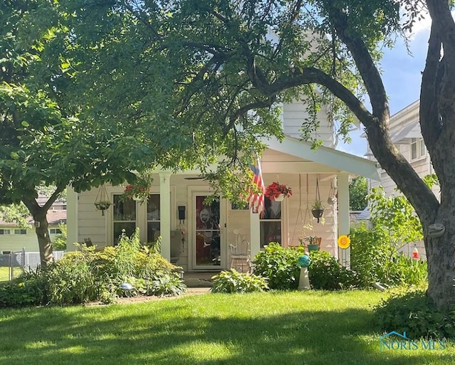 view of front of property with a front lawn