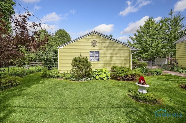 view of side of property featuring a yard