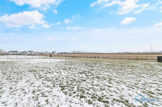 view of yard featuring a rural view