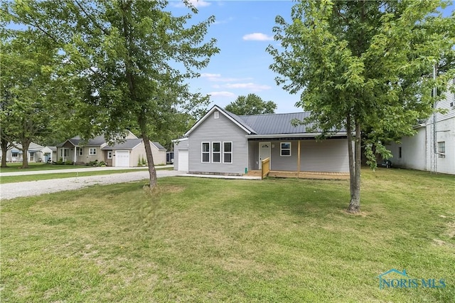 ranch-style house featuring a front yard