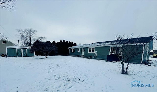 exterior space featuring a shed