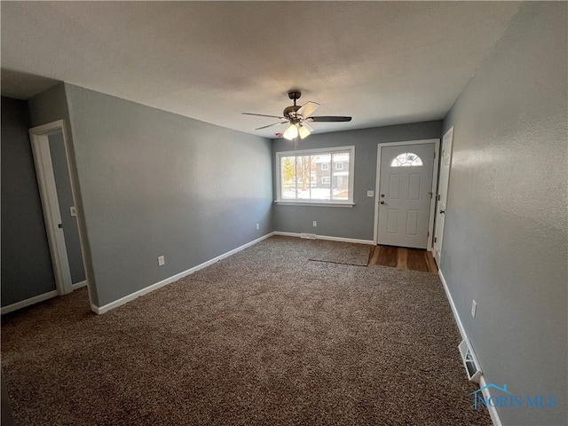 carpeted foyer featuring ceiling fan