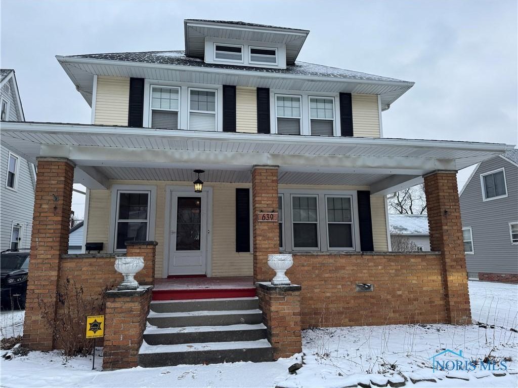 view of front of property with covered porch