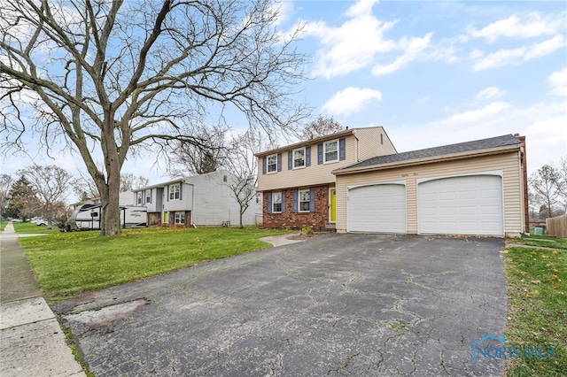 view of front facade featuring a front lawn and a garage