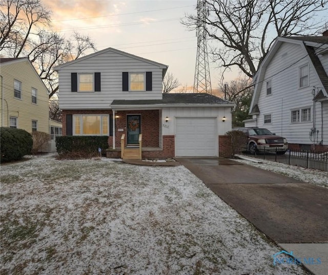 view of front property featuring a garage