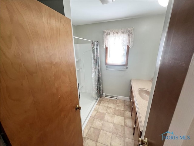 bathroom with a shower with shower curtain and vanity