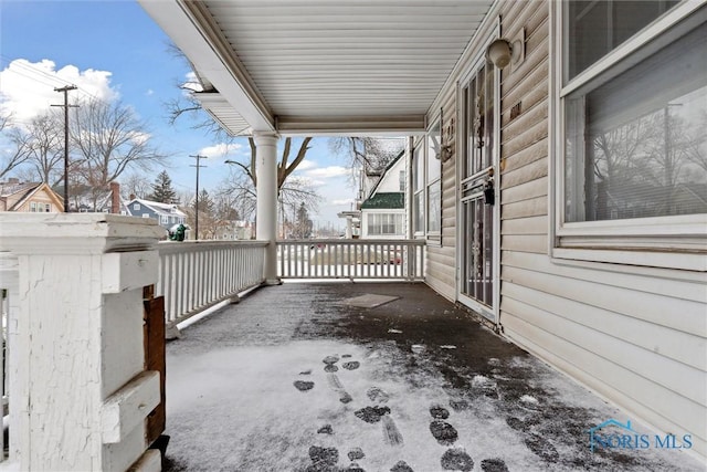 view of patio / terrace with covered porch