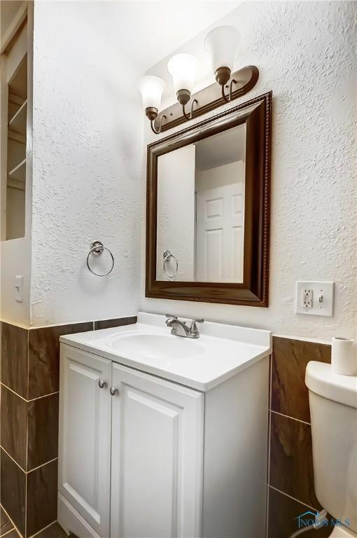 bathroom with toilet and vanity