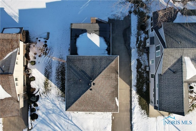 1318 E 4th St, Marblehead, OH 43440 - view of snowy aerial view