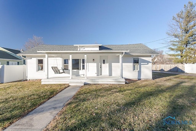 view of front of property featuring covered porch and a front lawn