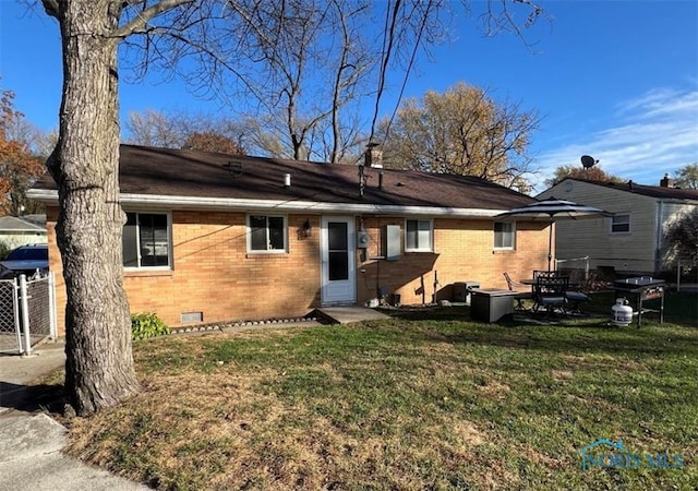 view of front of house with a front yard