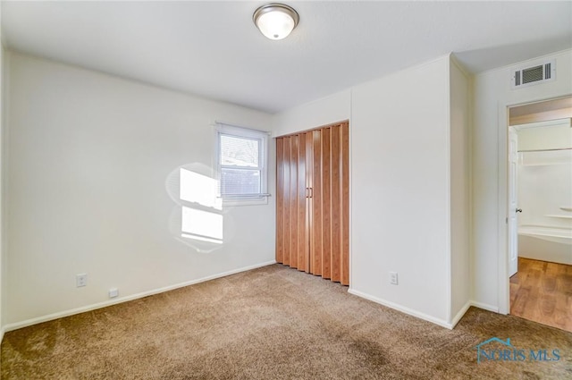 unfurnished room featuring carpet