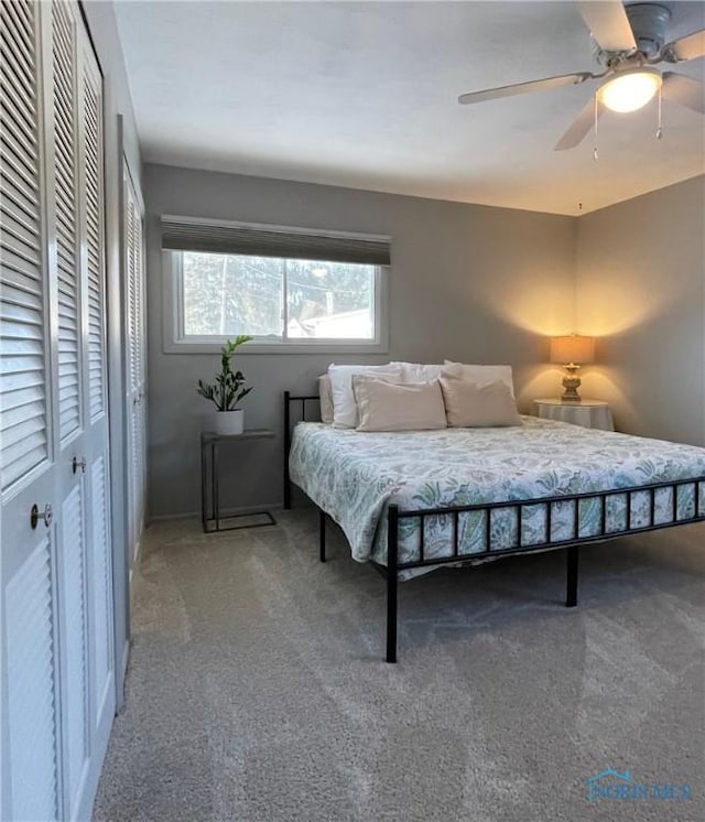 bedroom featuring ceiling fan and carpet