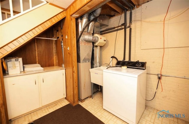 laundry room with washer / clothes dryer