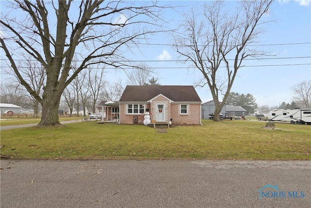 view of front of property with a front yard