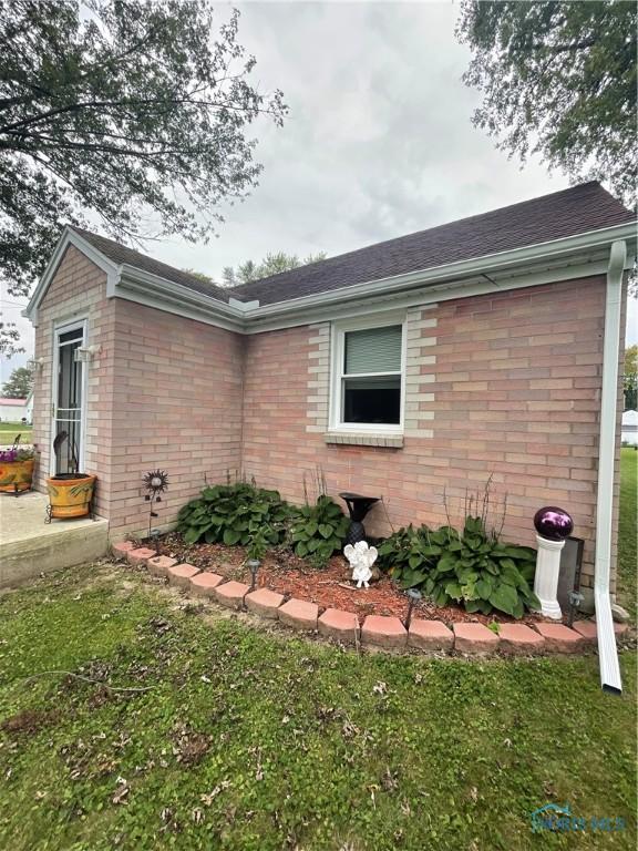 view of side of property featuring a yard