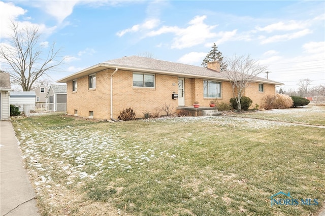 ranch-style home featuring a front lawn