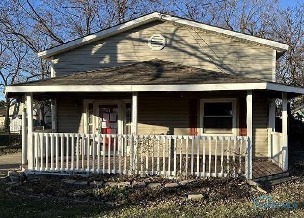 view of front facade with a porch