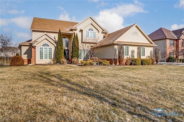 view of front property featuring a front lawn