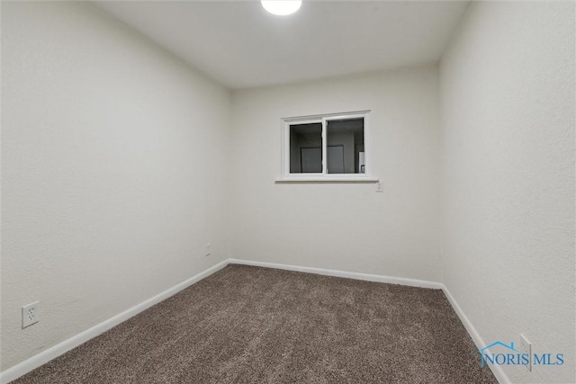 unfurnished room featuring carpet