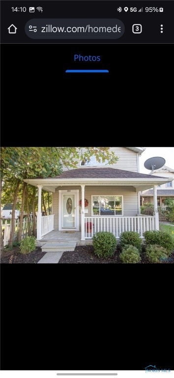 view of front of property featuring a porch