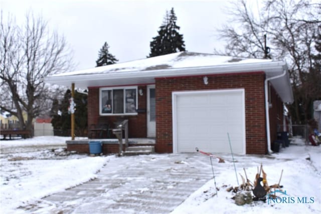 view of front facade featuring a garage