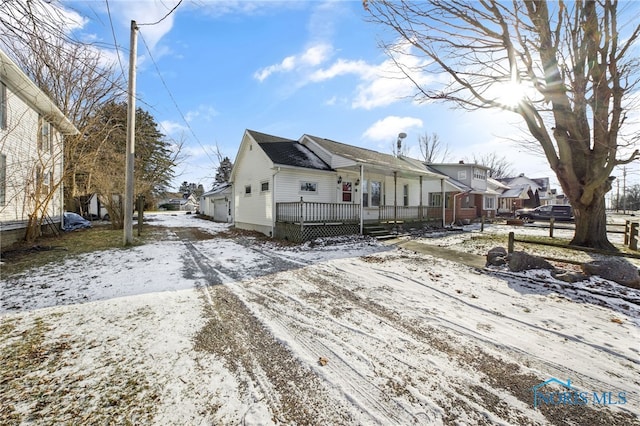 view of front of property featuring a wooden deck