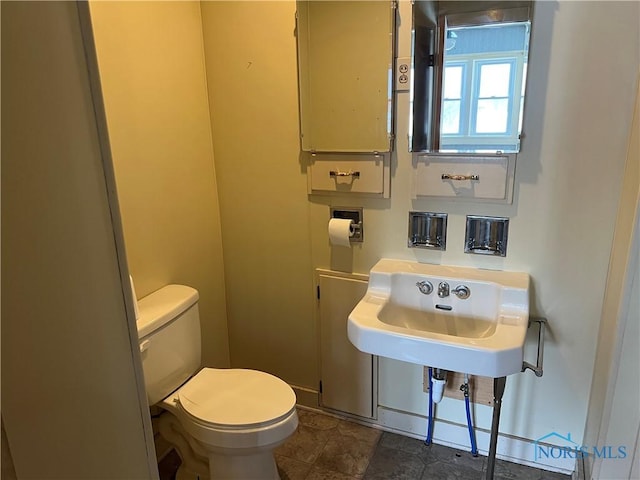 bathroom featuring sink and toilet