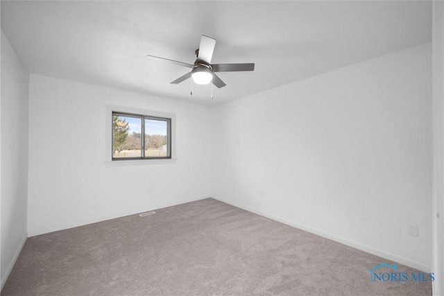 unfurnished room featuring carpet flooring and ceiling fan