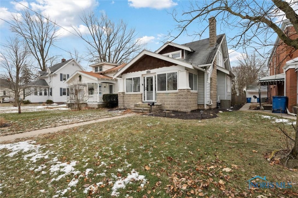 craftsman-style house featuring central AC and a front lawn