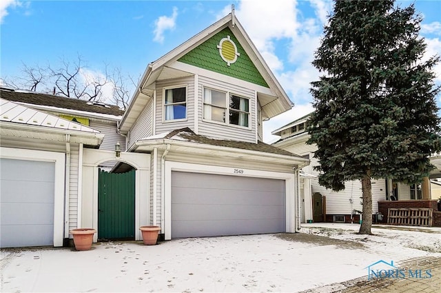 view of front facade featuring a garage