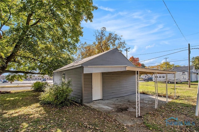 garage featuring a lawn