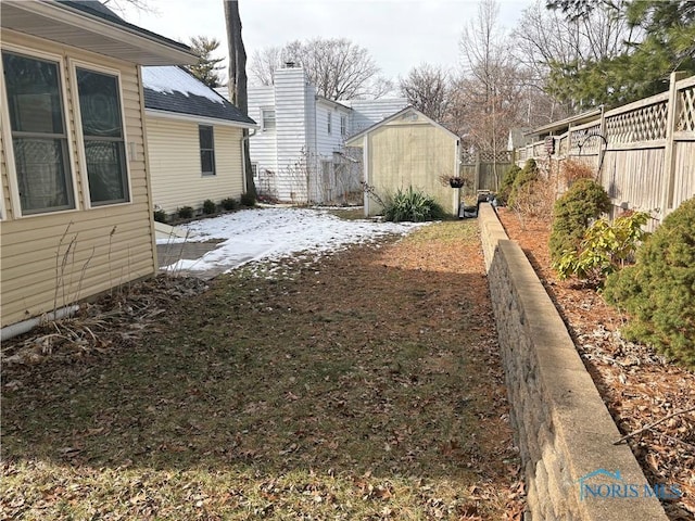 view of yard with a storage shed