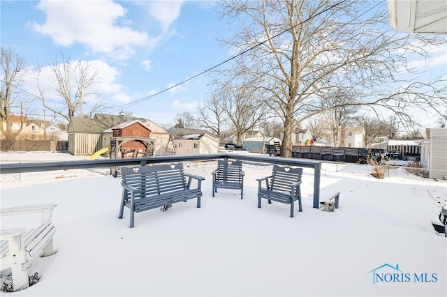 view of yard layered in snow