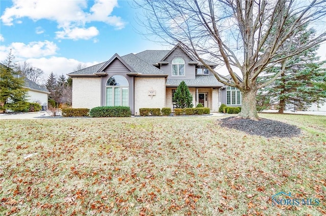 view of front property featuring a front yard