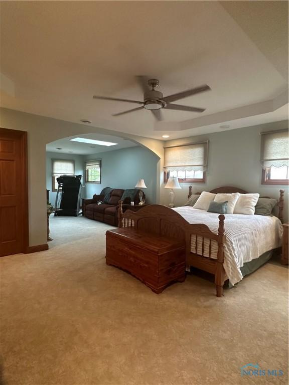 carpeted bedroom featuring ceiling fan