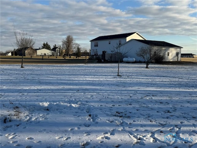 view of yard layered in snow