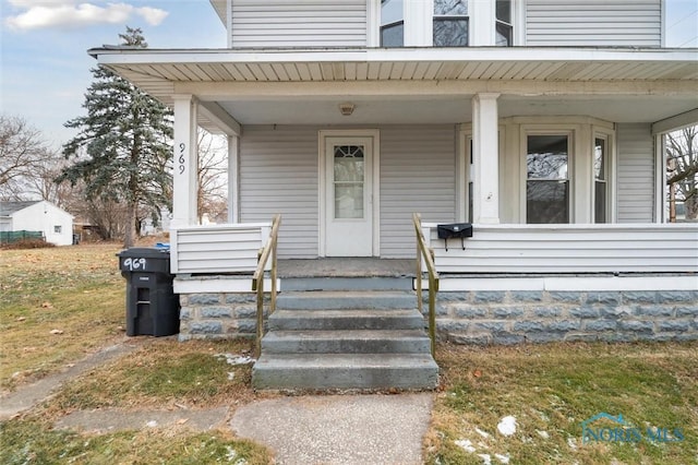 property entrance featuring a porch