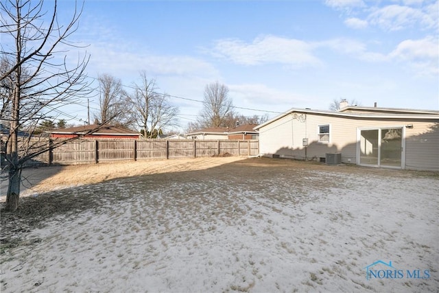 view of yard with central AC