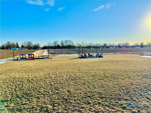 view of property's community featuring a yard and a rural view