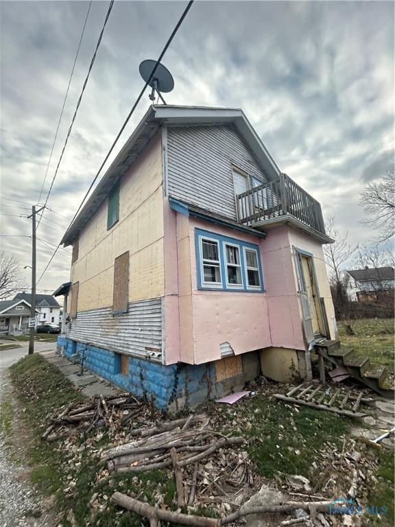 view of side of home with a balcony