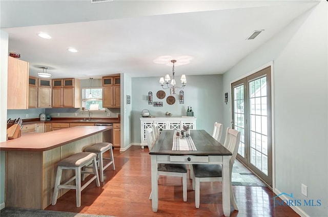 dining area featuring sink, plenty of natural light, and wood-type flooring