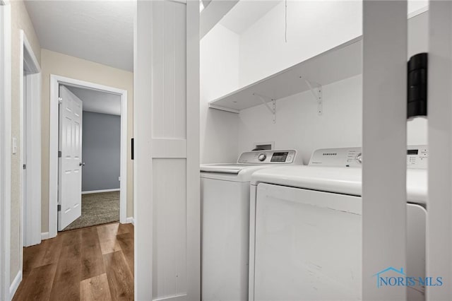 laundry room featuring hardwood / wood-style floors and independent washer and dryer