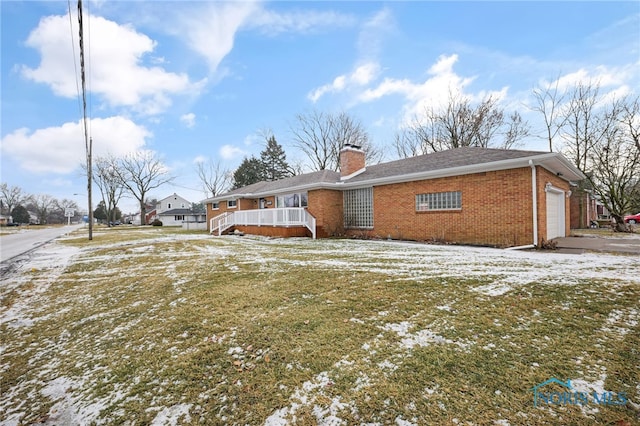 view of front of house featuring a garage and a lawn