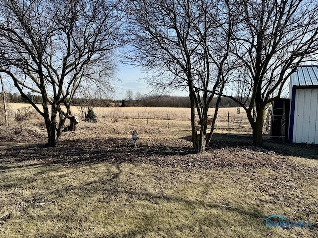 view of yard featuring a rural view