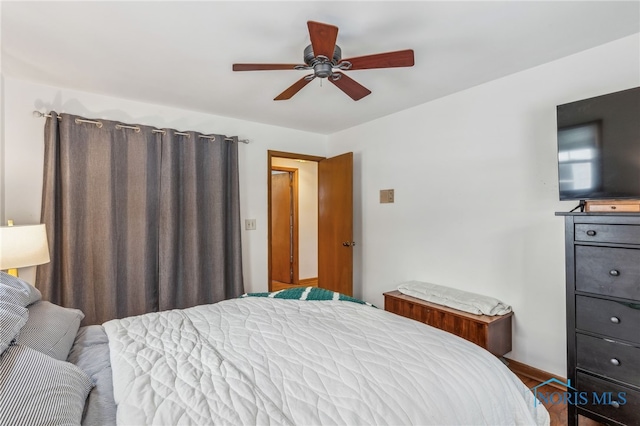 bedroom with ceiling fan