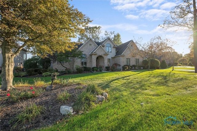 view of front of home featuring a front lawn