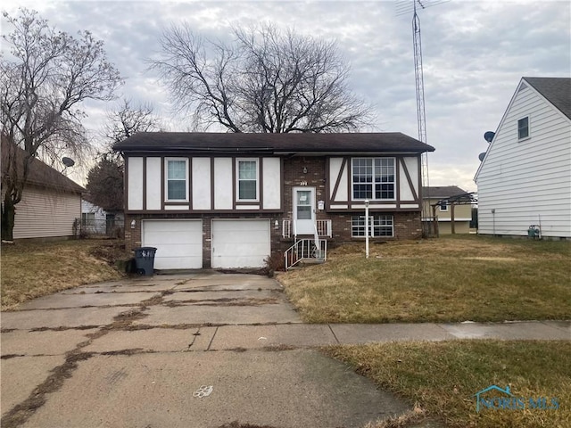 view of front facade featuring a garage and a front yard