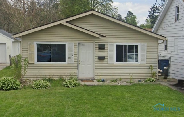 bungalow-style house featuring a front yard